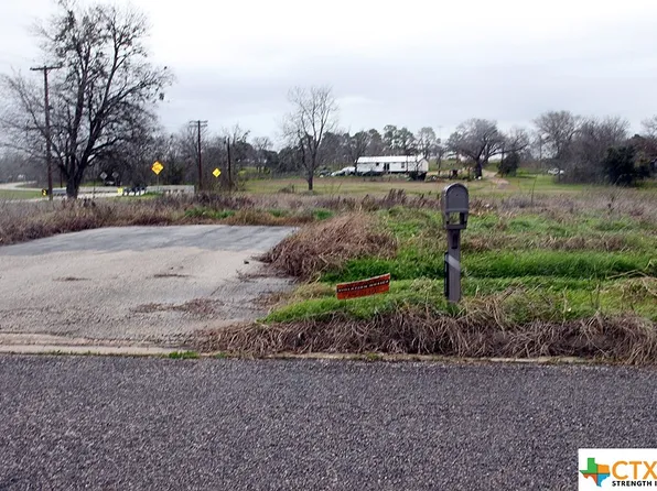 401 E Newton St, Luling, TX 78648