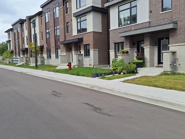 1695 Dersan St #1205, Pickering, ON L1X 0S9