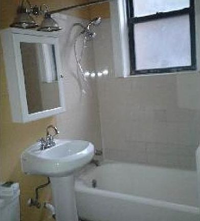 5th image of 1300 W Loyola Ave