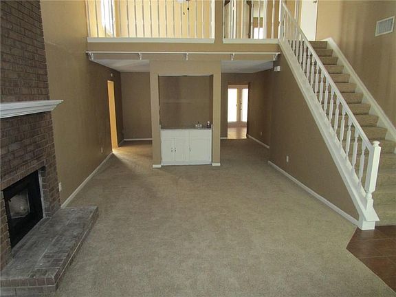 3rd image of 414 Creekmeadow Ln