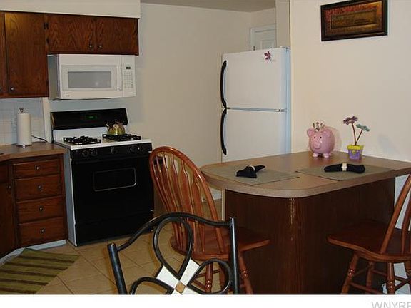 3rd image of 229 Greenmeadow Dr