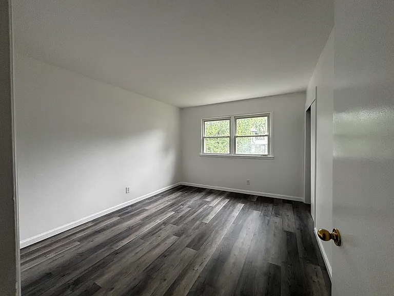 54 Whitaker Pl — Photo 4