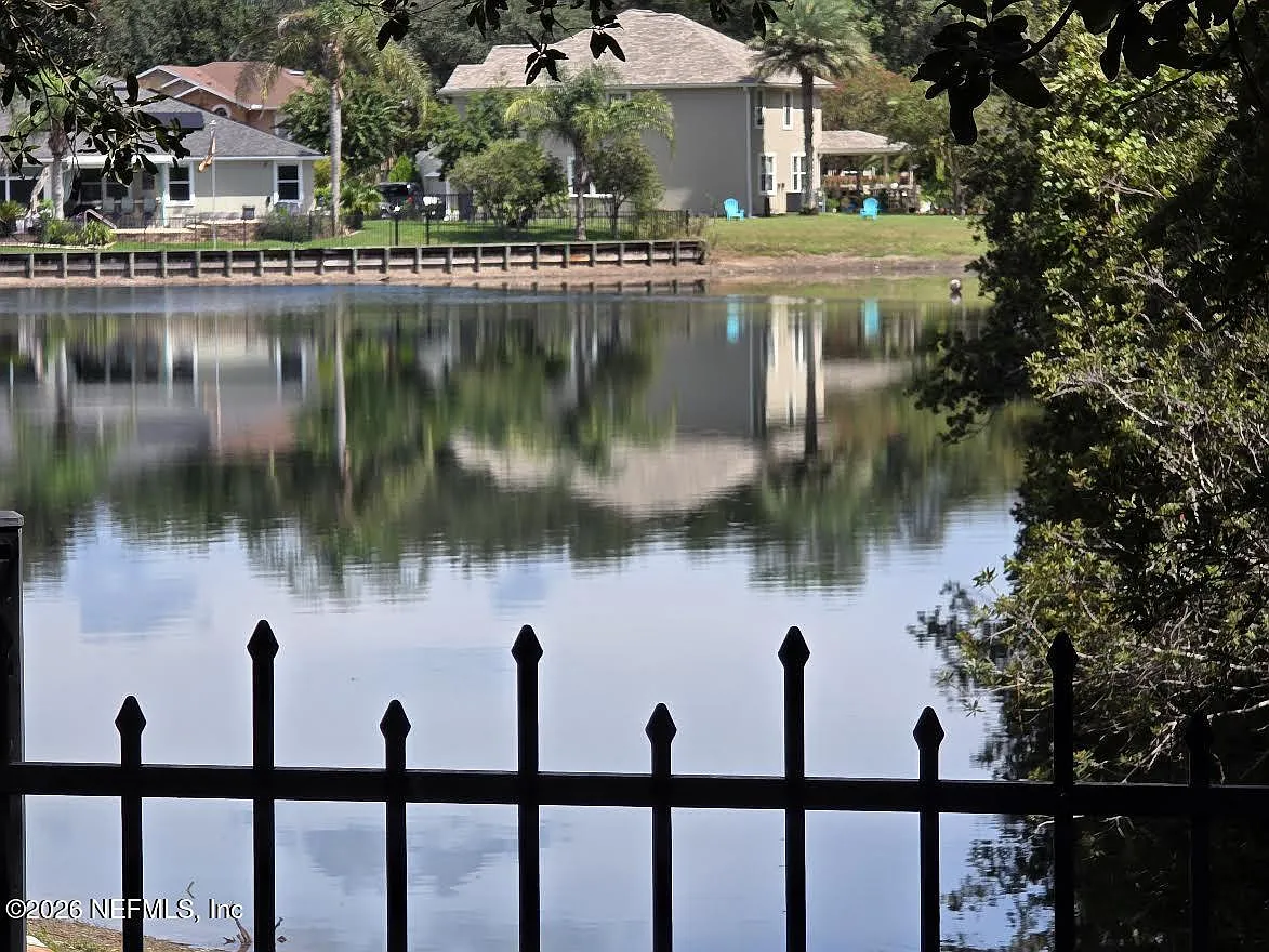 3 bed, 2.0 bath, 1969 sqft, $2,200 — Photo 4