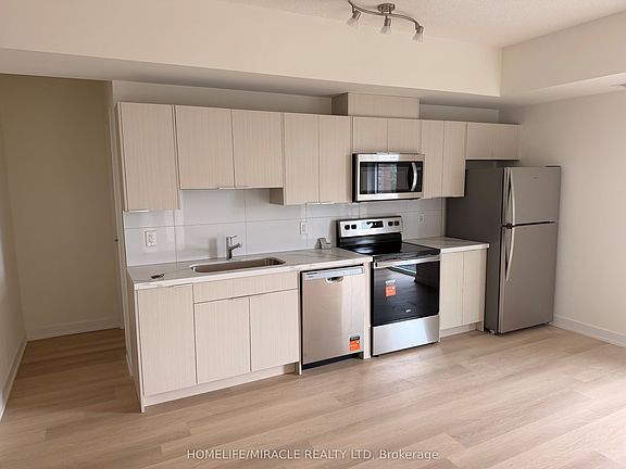 2nd image of 2825 Jane St #903