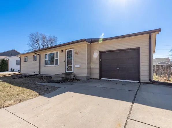 417 Devonshire Dr, Waterloo, IA 50701