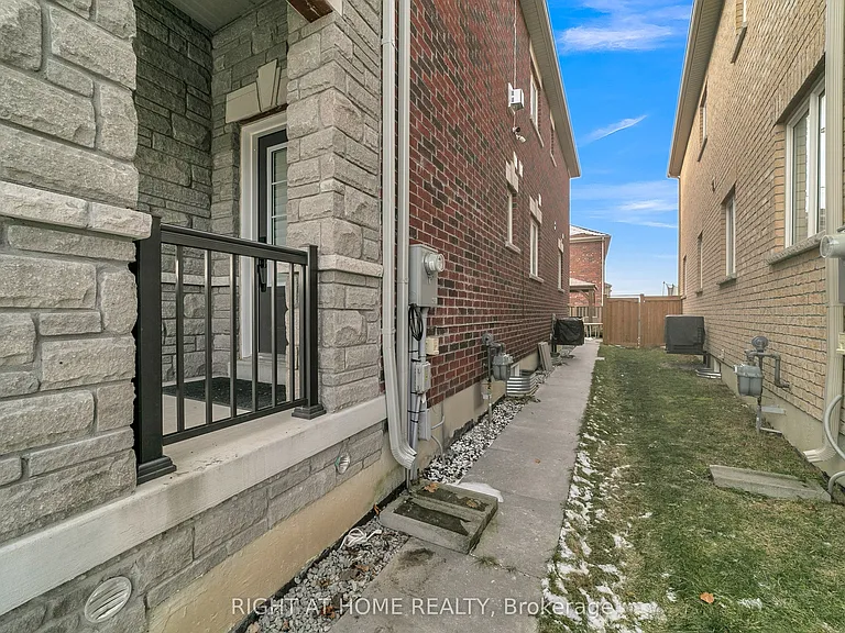 126 Blackwell Cres — Photo 7