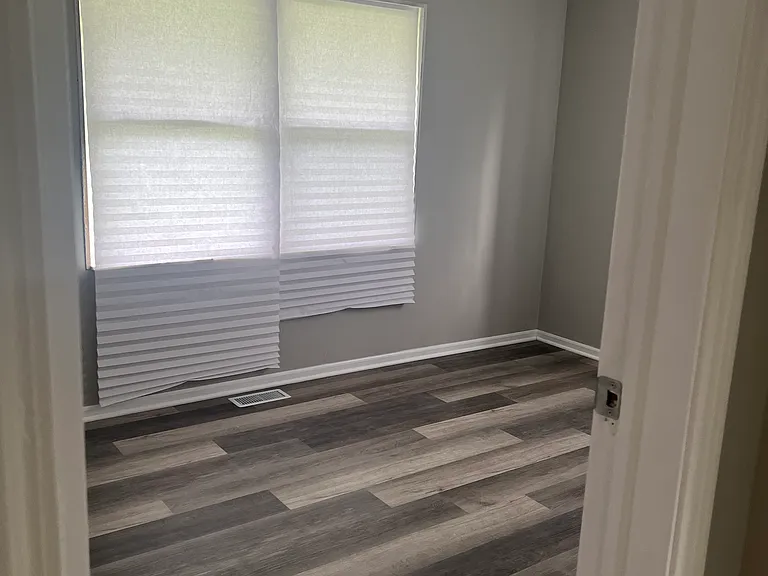 Willow Tree Ave — Photo 5
