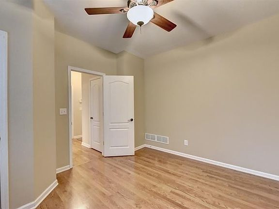 5th image of 1464 Lake Heights Cir
