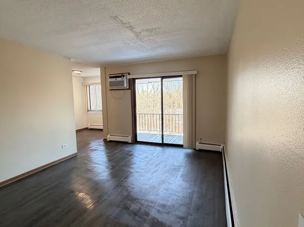 2202 Lewis Ave APT 304, Zion, IL 60099