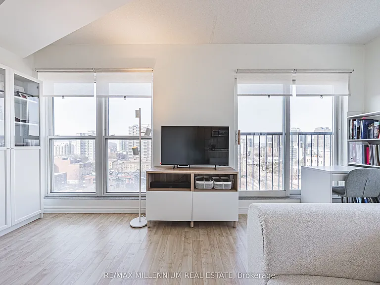 135 James St S #1401 — Photo 8