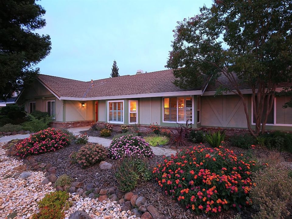 1st image of 1107 Sandringham Way