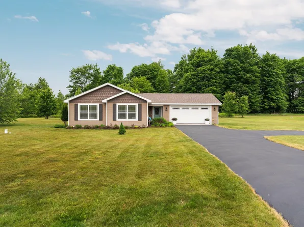 9338 Kingsfield Dr, Kingsley, MI 49649