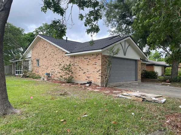 51 Sweetgum Ct, Lake Jackson, TX 77566
