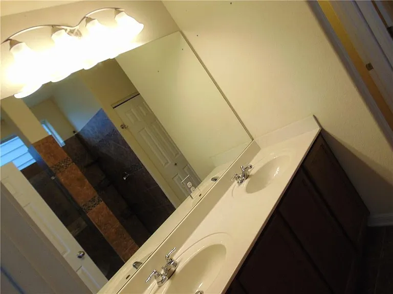 5208 Hellman — Photo 16