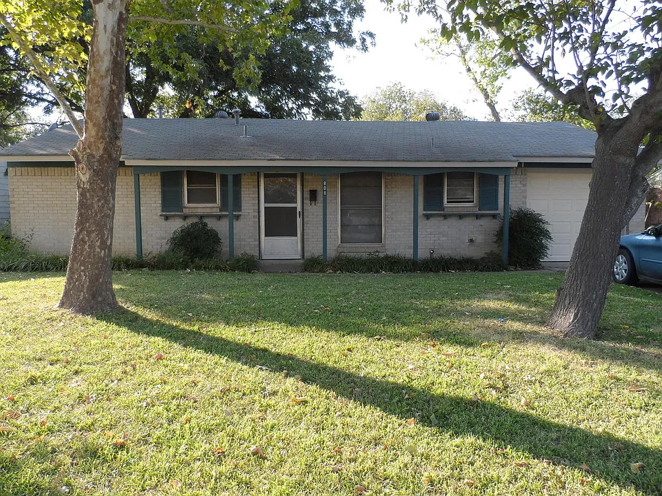 808 SW Sunnybrook Dr