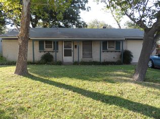 808 SW Sunnybrook Dr, Burleson, TX 76028