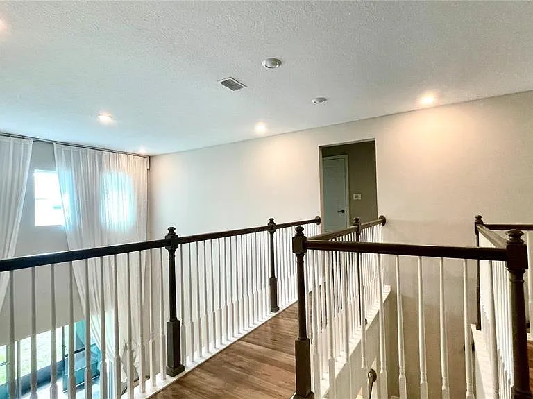 2853 High Pointe St — Photo 23