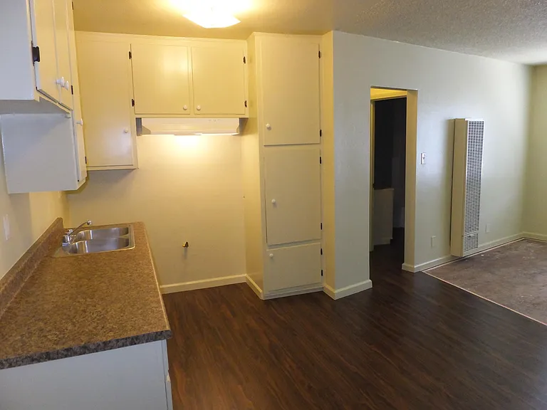 5230 N Long Beach Blvd — Photo 9