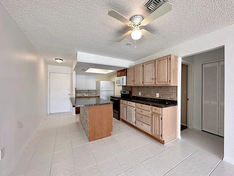 1001 W Marion Ave #9 — Photo 19