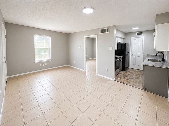2nd image of 2701 Colonial Ave APT D