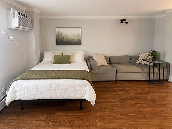 2nd image of 1035 Colorado Blvd APT 301