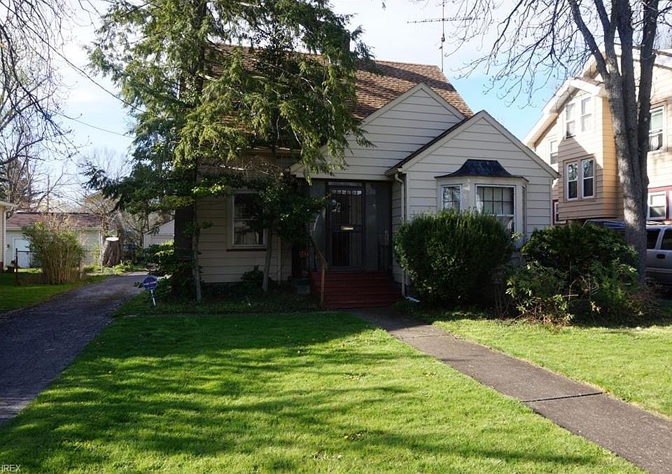 1st image of 744 Kinsman St NW