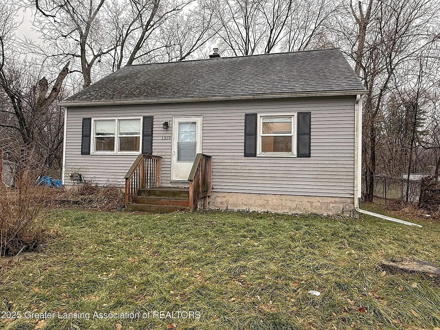 1319 Hillcrest St photo 1