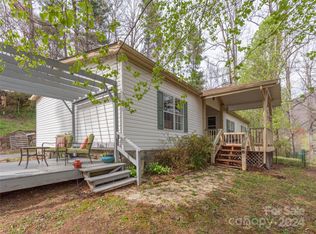 33 Chestnut Hill Dr, Clyde, NC 28721