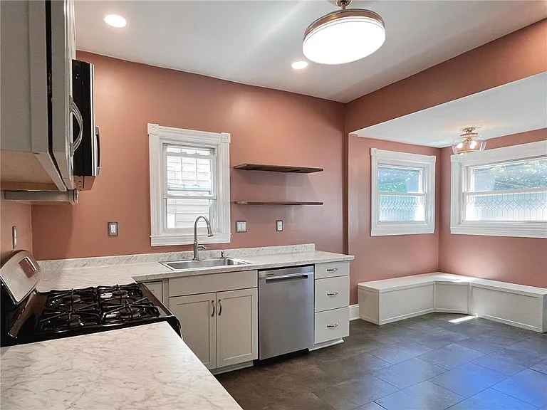 708 Pardee St — Photo 5