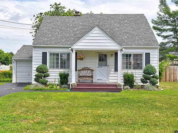 2nd image of 27 Rose Ct