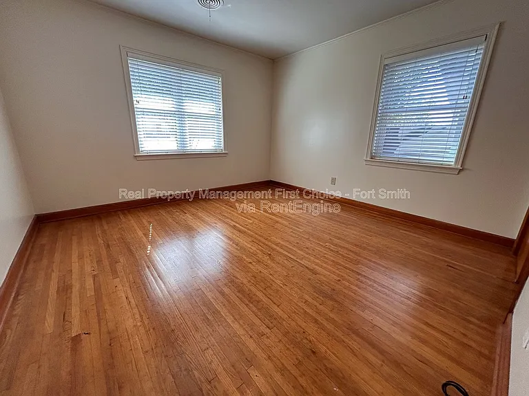 1306 S 41st St — Photo 31