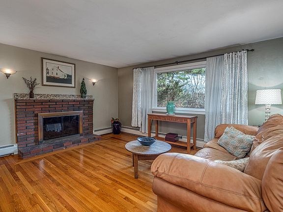 5th image of 7 Birchwood Dr