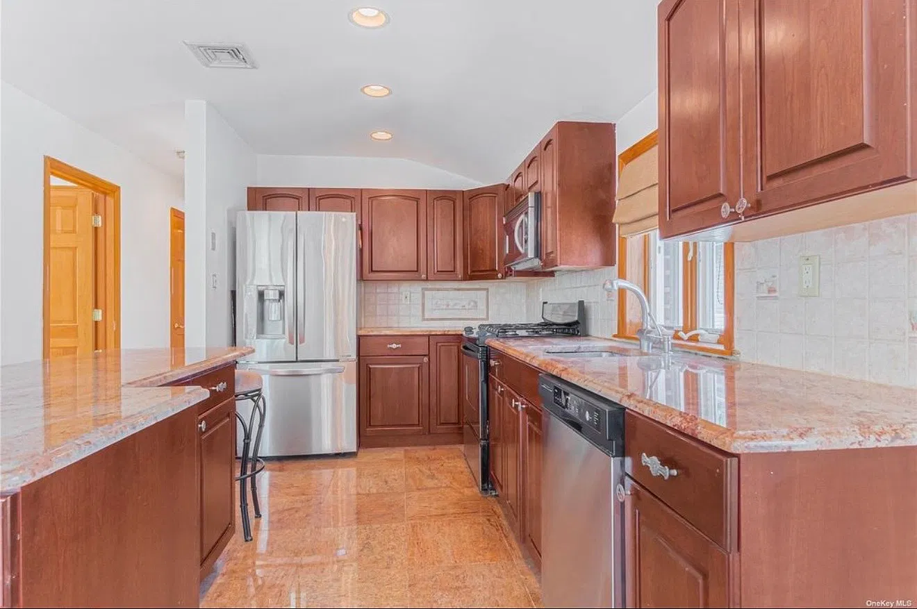 2 bed, 1.5 bath, 1000 sqft, $3,600 — Photo 2