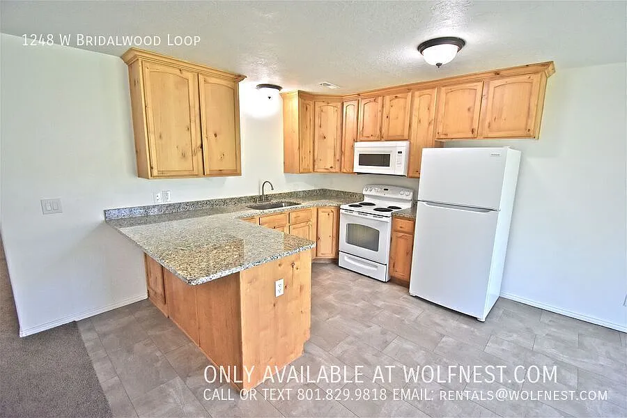 3 bed, 2.5 bath, 1450 sqft, $1,795 — Photo 3