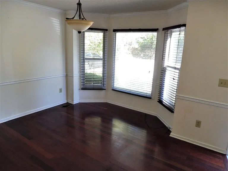 504 Ashley Oaks Private Dr — Photo 4