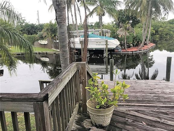 4th image of 3181 SW Lake Ter