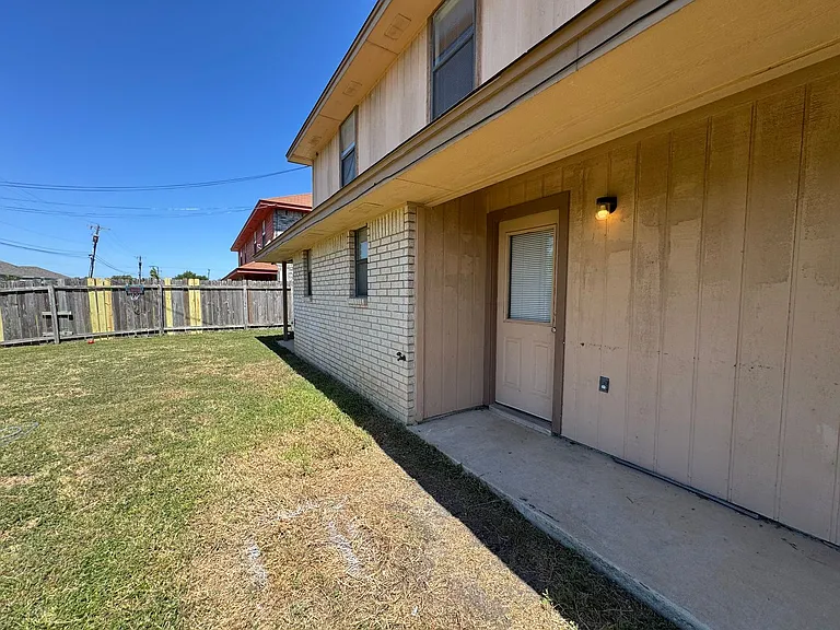 1100 Leslie Circle — Photo 16