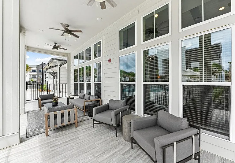 District West — Photo 28