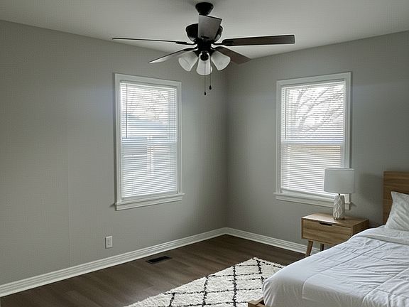 5th image of 219 Lexington St