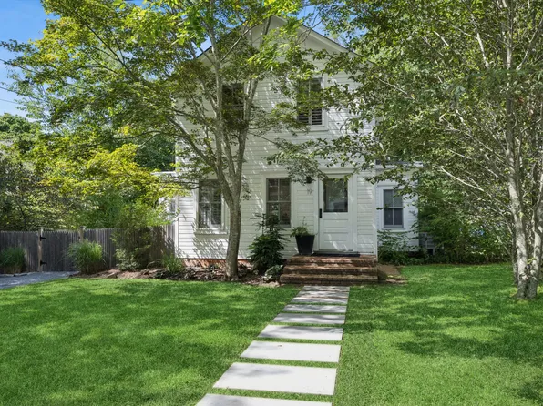 19 Grand St, Sag Harbor, NY 11963