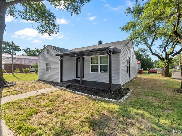 723 Kendall St, Sikeston, MO 63801