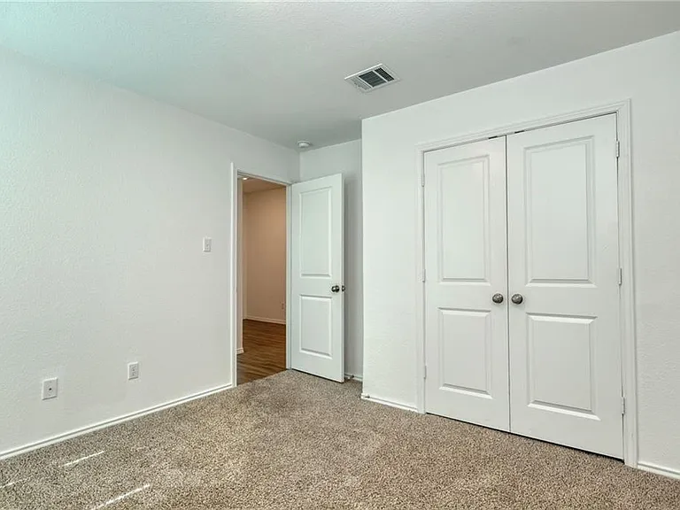 1007 Wolseley Cv — Photo 12