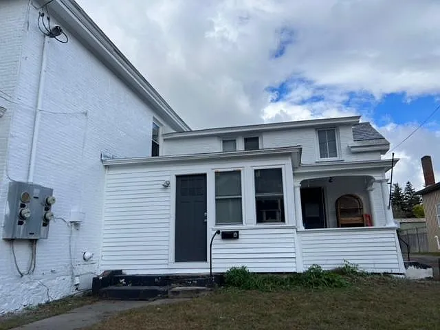 Building Photo - 13 E Spring St