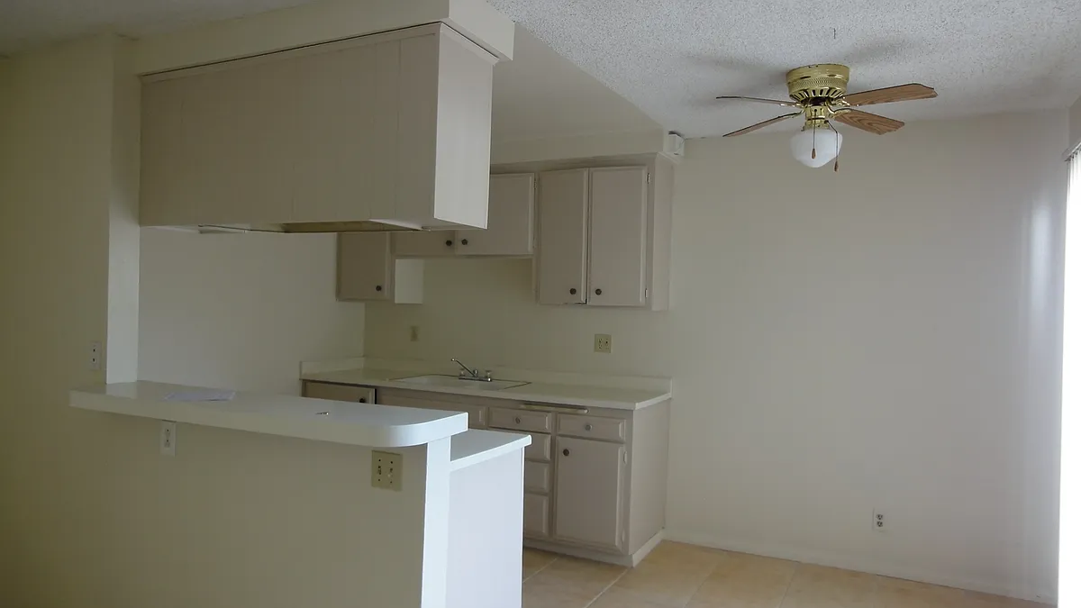 Building Photo - 325 Sinclair Ave #D