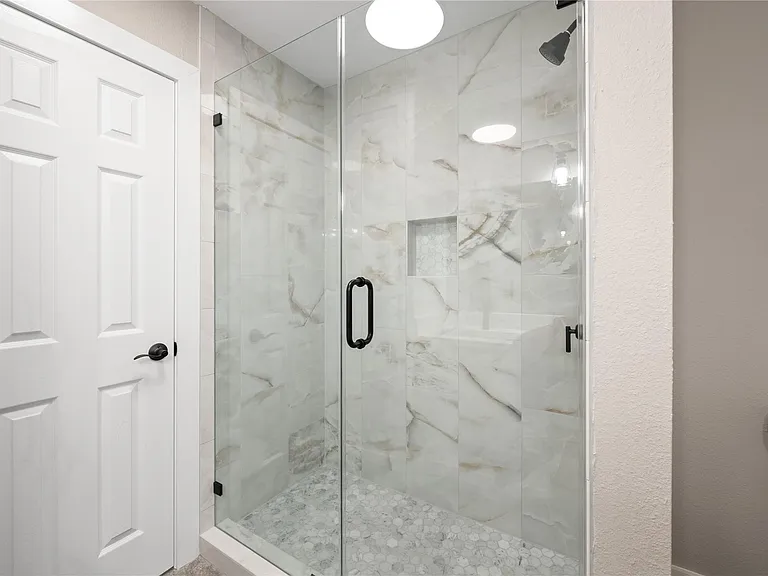2113 Lake Village Dr — Photo 13