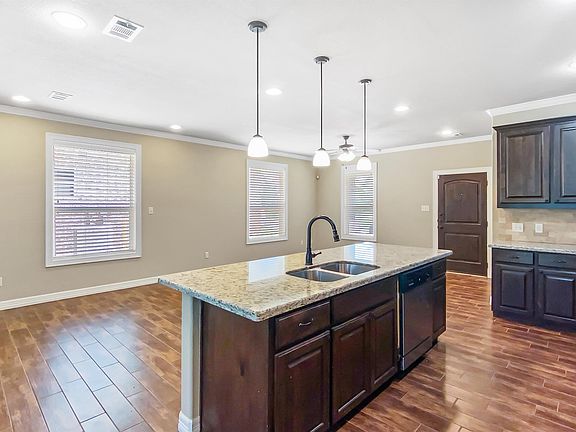 4th image of 805 Montclair Ave