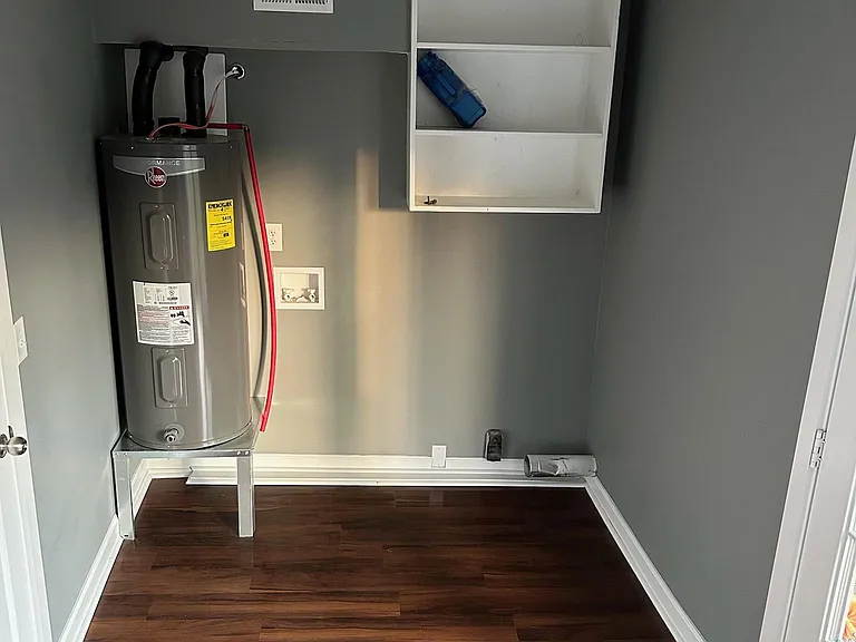 2315 Lloyd Ave — Photo 10