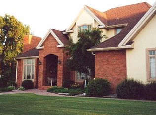 861 Shadyridge Ct, Grand Forks, ND 58201
