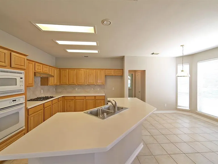 407 Groveton Ridge Ln — Photo 10