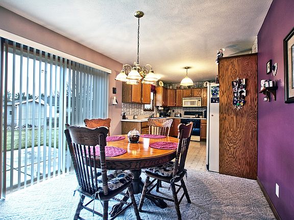 5th image of 1328 Sweet Clover Dr